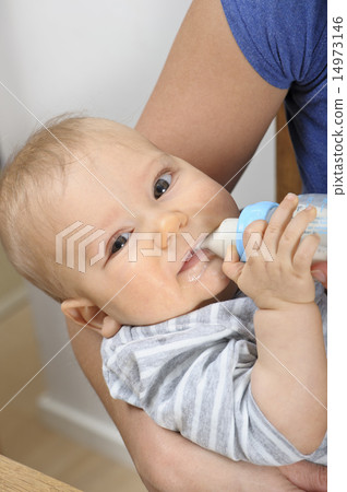 baby sucking milk bottle 14973146