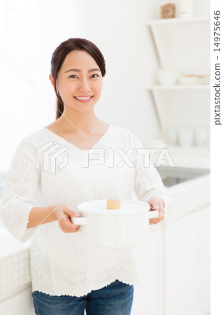 Female kitchen image Female kitchen image 14975646