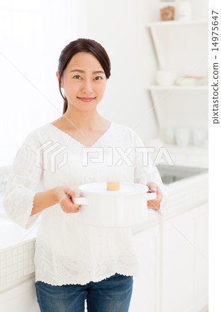 Female kitchen image Female kitchen image 14975647