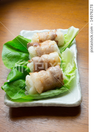 meat wrapped rice ball  14976278
