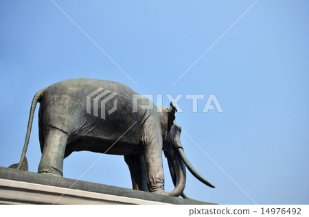 Elephant statue 14976492