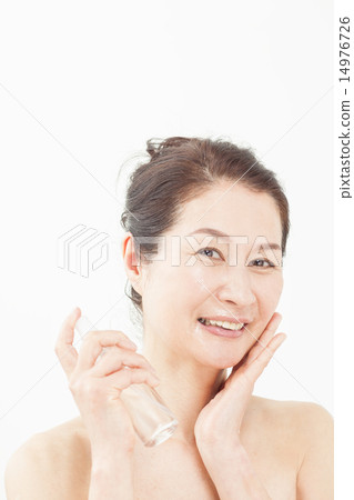 中間的女性臉 14976726