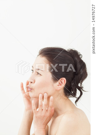 中間的女性臉 14976727