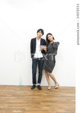 Two people toast 14978553