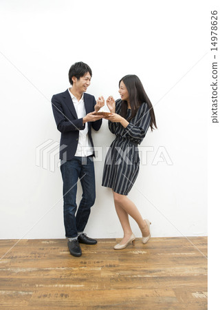 吃甜食的男人和女人 14978626