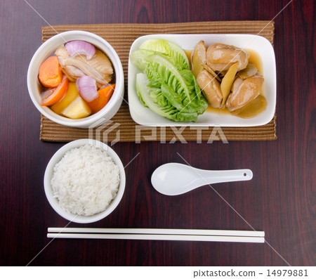 Chicken and herb soup in pot, Chinese food style. 14979881