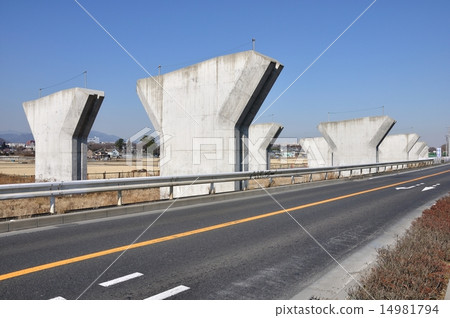 高速公路碼頭建設中 高速公路碼頭建設中 14981794