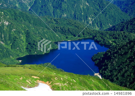 Asahi mountain peak · Ootori pond overlooking Mt. Daito 14981896
