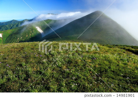 Ridgeline of gas flying in Yamagata / Asahi Ridge 14981901