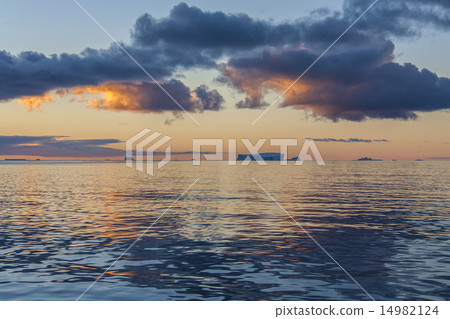 Midnight Sun - Drake Passage - Antarctica 14982124