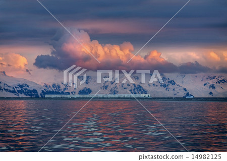 Midnight Sun - Drake Passage - Antarctica 14982125