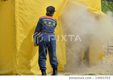 吸煙體驗訓練 吸煙體驗訓練 14983703