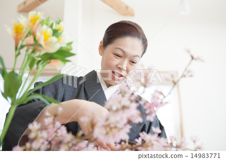 ikebana, person, female 14983771
