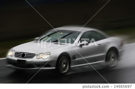 The car running in the rain The car which is running in the rain 14985697