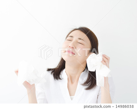 A young woman with tissue A young woman with tissue 14986038