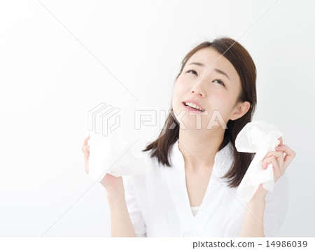 A young woman with tissue A young woman with tissue 14986039