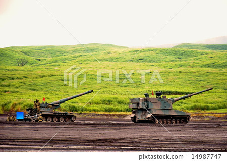 Longnose & Thunderbolt (self-propelled gun) 2014 Fuji general fire exercise Longnose & Thunderbolt (self-propelled gun) 2014 Fuji general fire exercise 14987747