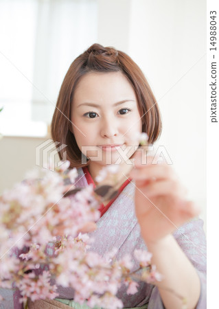 floral arrangement, arrange flowers, female 14988043