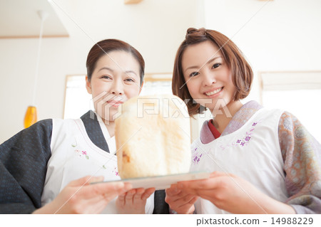 bread making, made of bread, female 14988229