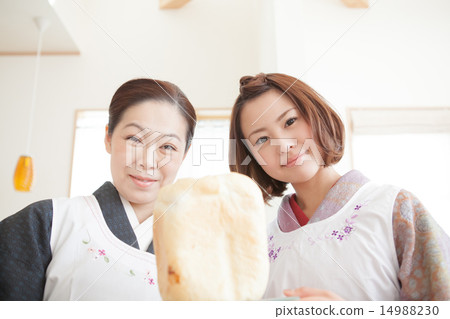 bread making, made of bread, female 14988230