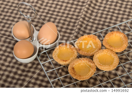 Baked egg tart on tray,Asian dessert Baked egg tart on tray,Asian dessert 14991692