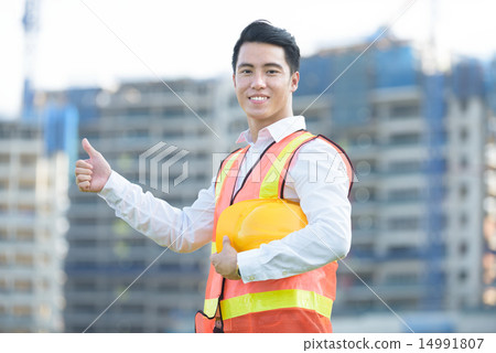 Chinese engineer in front of construction site 14991807