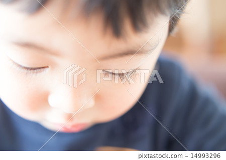 一個長著嬰兒的睫毛 一個長著嬰兒的睫毛 14993296