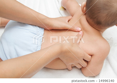 Mother hand massaging back muscle  of her baby 14996140