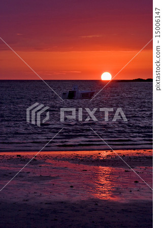 boat in madagascar's sunset 15006147