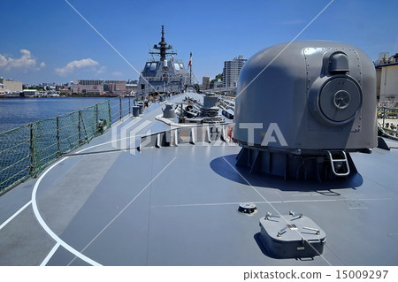 Escort ship Yuugiri main gun / single shooting gun (Maritime Self Defense Force Yokosuka Station) Escort ship Yuugiri main gun / single shooting gun (Maritime Self Defense Force Yokosuka Station) 15009297