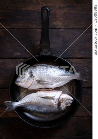 Gilthead fish in pan Gilthead fish in pan 15009998