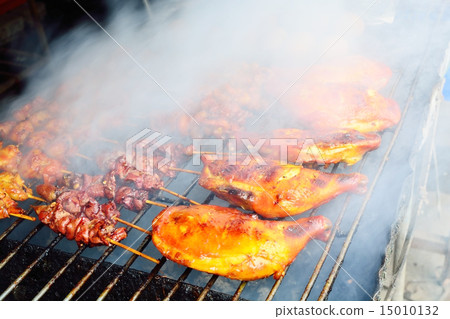 Grilled Barbecue Chicken with Full of Smoke 15010132