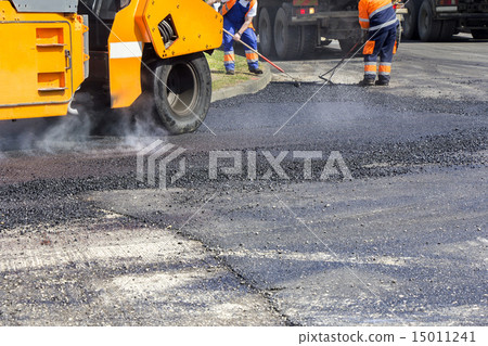 Asphalting roads Asphalting roads 15011241