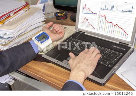 Businessman with hypertension 15011246