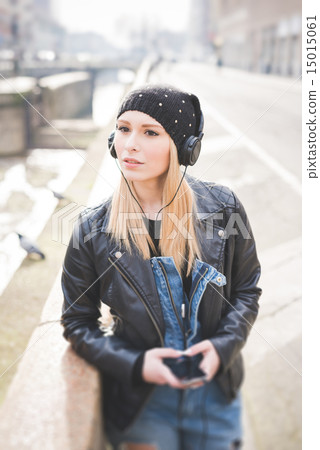 young beautiful blonde straight hair woman young beautiful blonde straight hair woman 15015061