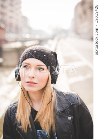 young beautiful blonde straight hair woman young beautiful blonde straight hair woman 15015426