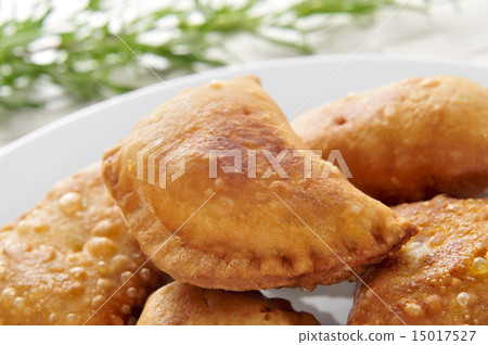 spanish empanadillas, small meat or tuna pies 15017527