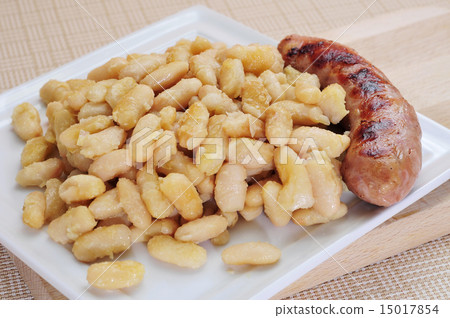 botifarra amb mongetes, fried white beans and sausage typical of botifarra amb mongetes, fried white beans and sausage typical of 15017854