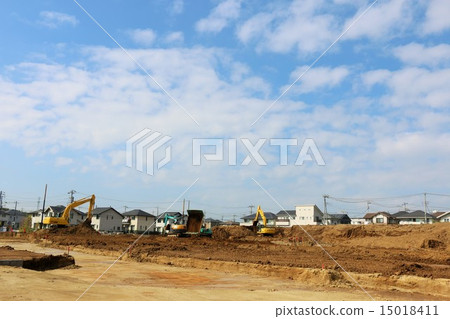 Construction site in town 15018411