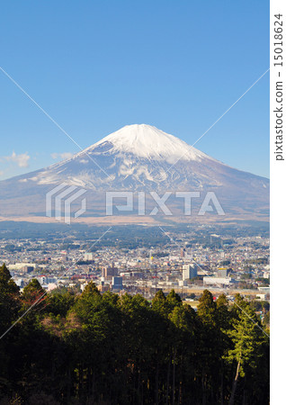 Fuji seen from Gotemba city Fuji seen from Gotemba city 15018624