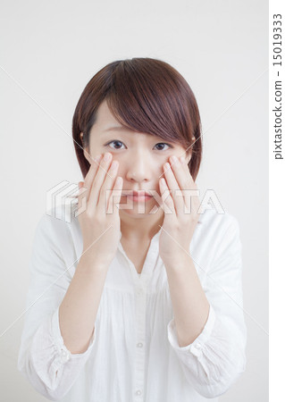 Young women who care about your skin 15019333