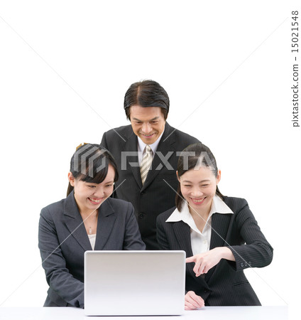 20多歲的銷售員工和50多歲的男性員工的白背圖像 15021548