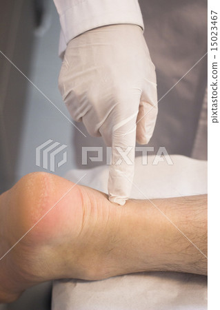Traumatologist orthopedic surgeon doctor patient 15023467