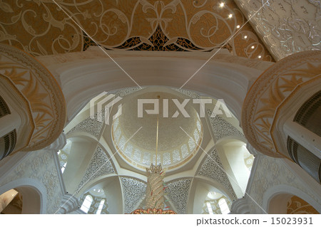Abu Dhabi Sheikh Zayed White Mosque in UAE 15023931
