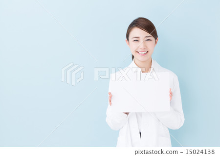 A woman wearing a white coat Blue back image 15024138