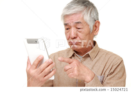 Elderly people confused with tablets 15024721