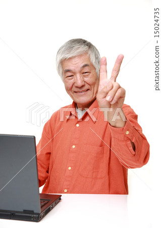 Elderly people who learned personal computers Elderly people who learned personal computers 15024735