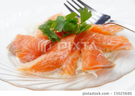 Salmon carpaccio 15025680