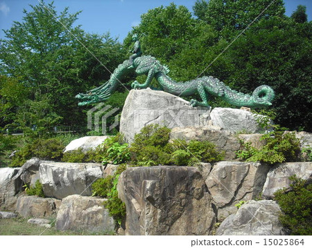 Mother-child statue of Sai dragon at Ryujin Lake 15025864