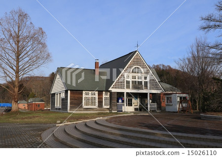 Crawford Park · Former Horouchi heavy station building (spring) 15026110